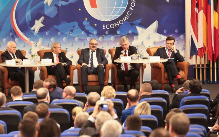 Jak komunikować zmianę daty wydarzenia