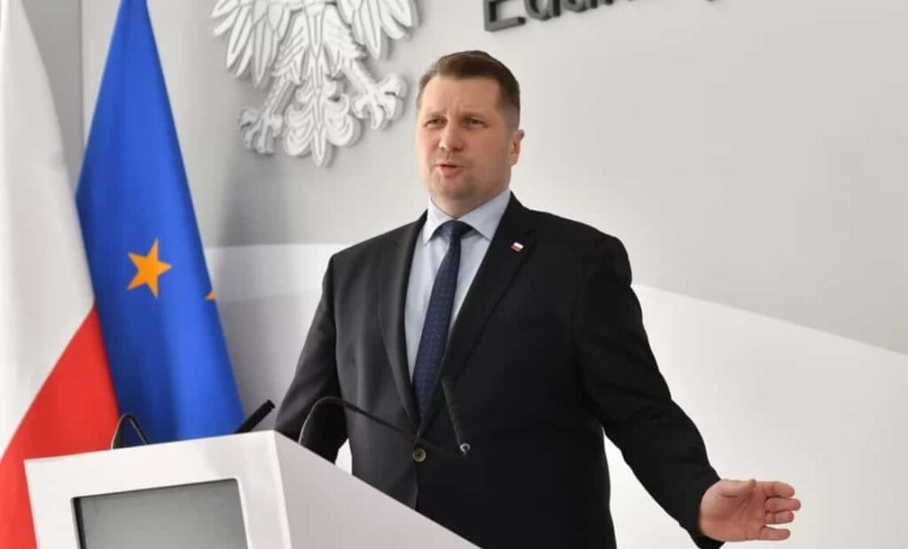 Minister-edukacji-i-nauki-Przemyslaw-Czarnek-instruuje-uczniów-jak-opanować-strach-przed-zmianą
