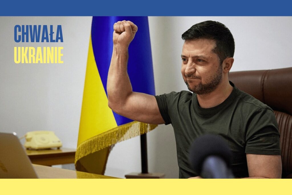 Wladimir Zelenski trzyma rękę w górze i prowadzi słowami Ukraińców do zwycięstwa
